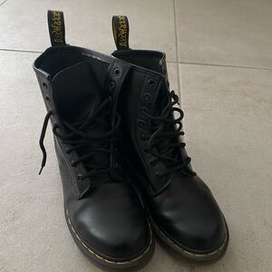 DR MARTENS 1460 WOMEN'S SMOOTH LEATHER LACE UP BOOTS
